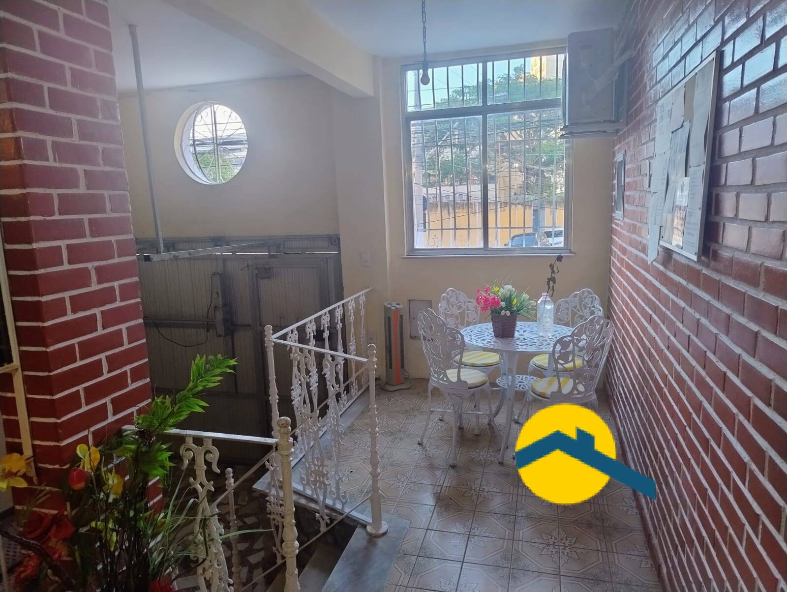 Casa à venda e aluguel com 8 quartos, 270m² - Foto 24