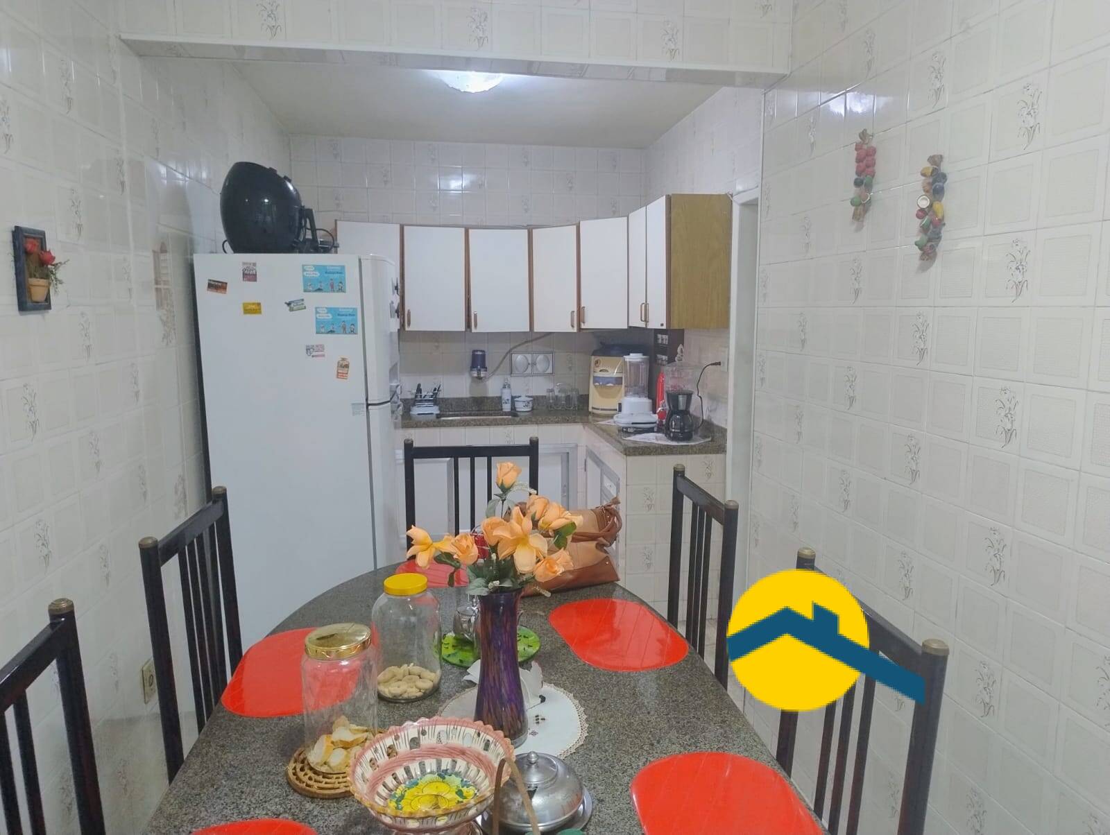 Casa à venda e aluguel com 8 quartos, 270m² - Foto 19