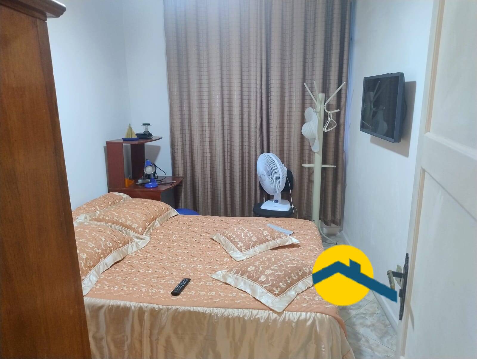 Casa à venda e aluguel com 8 quartos, 270m² - Foto 8