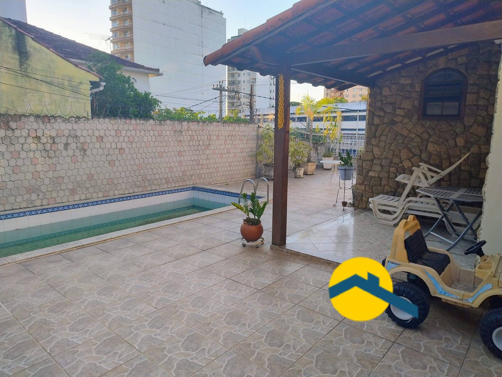 Casa à venda e aluguel com 8 quartos, 270m² - Foto 36