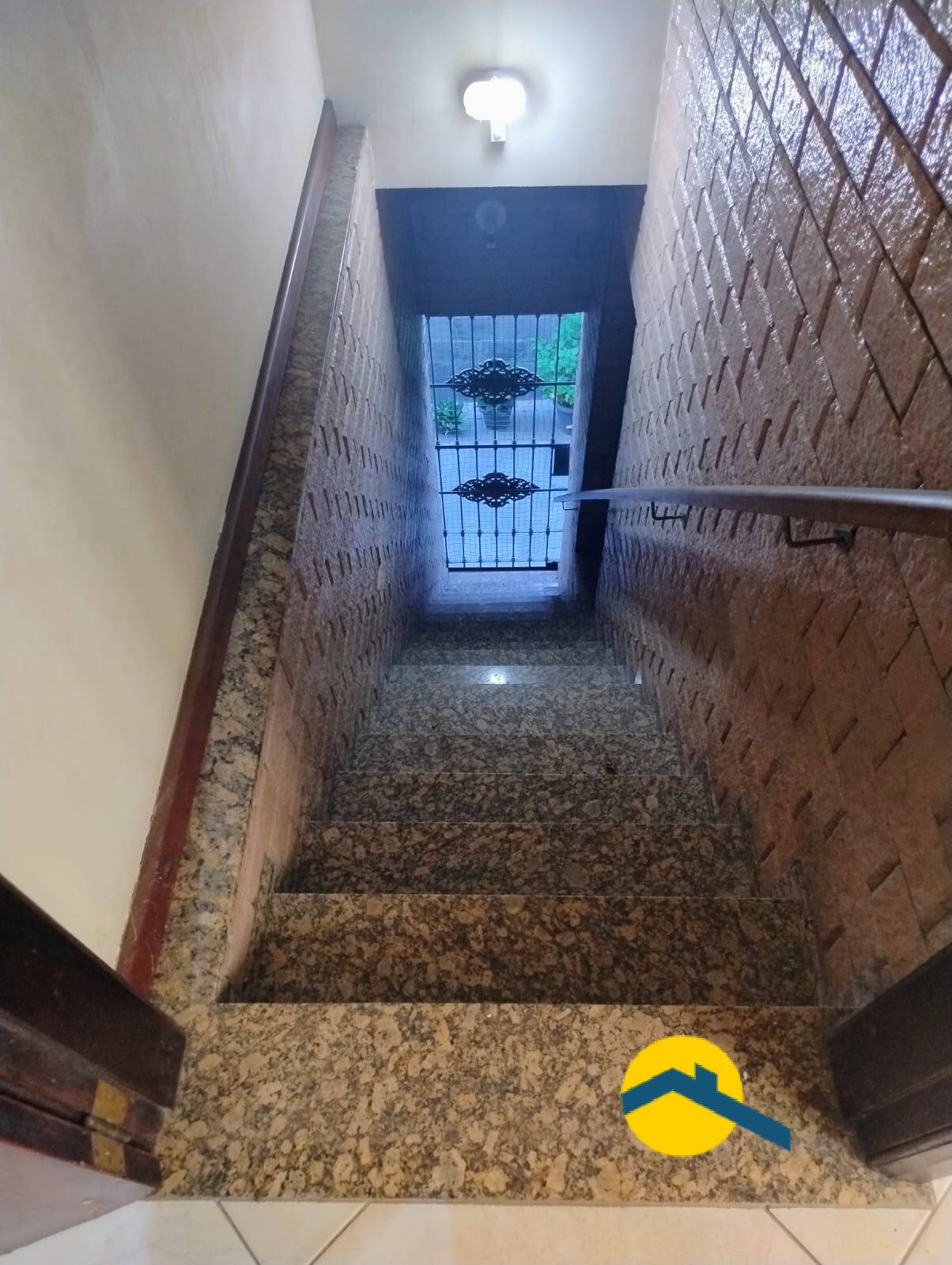Casa à venda e aluguel com 8 quartos, 270m² - Foto 30