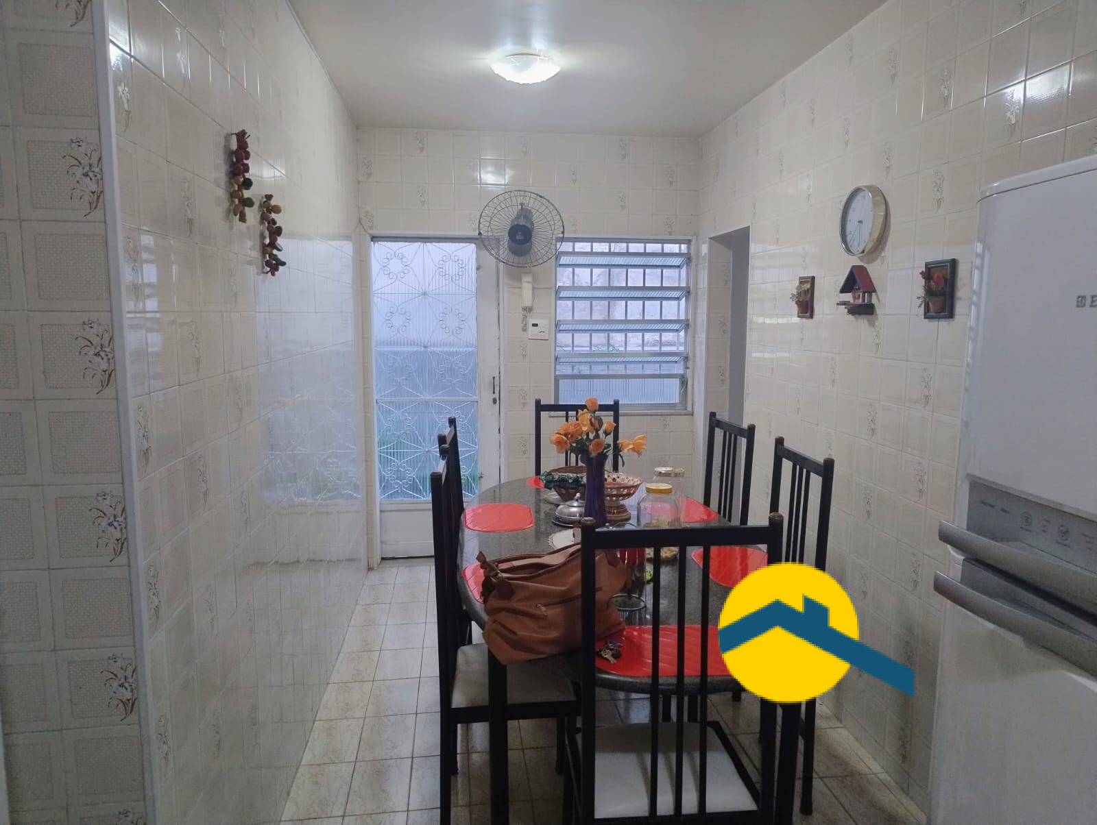 Casa à venda e aluguel com 8 quartos, 270m² - Foto 18