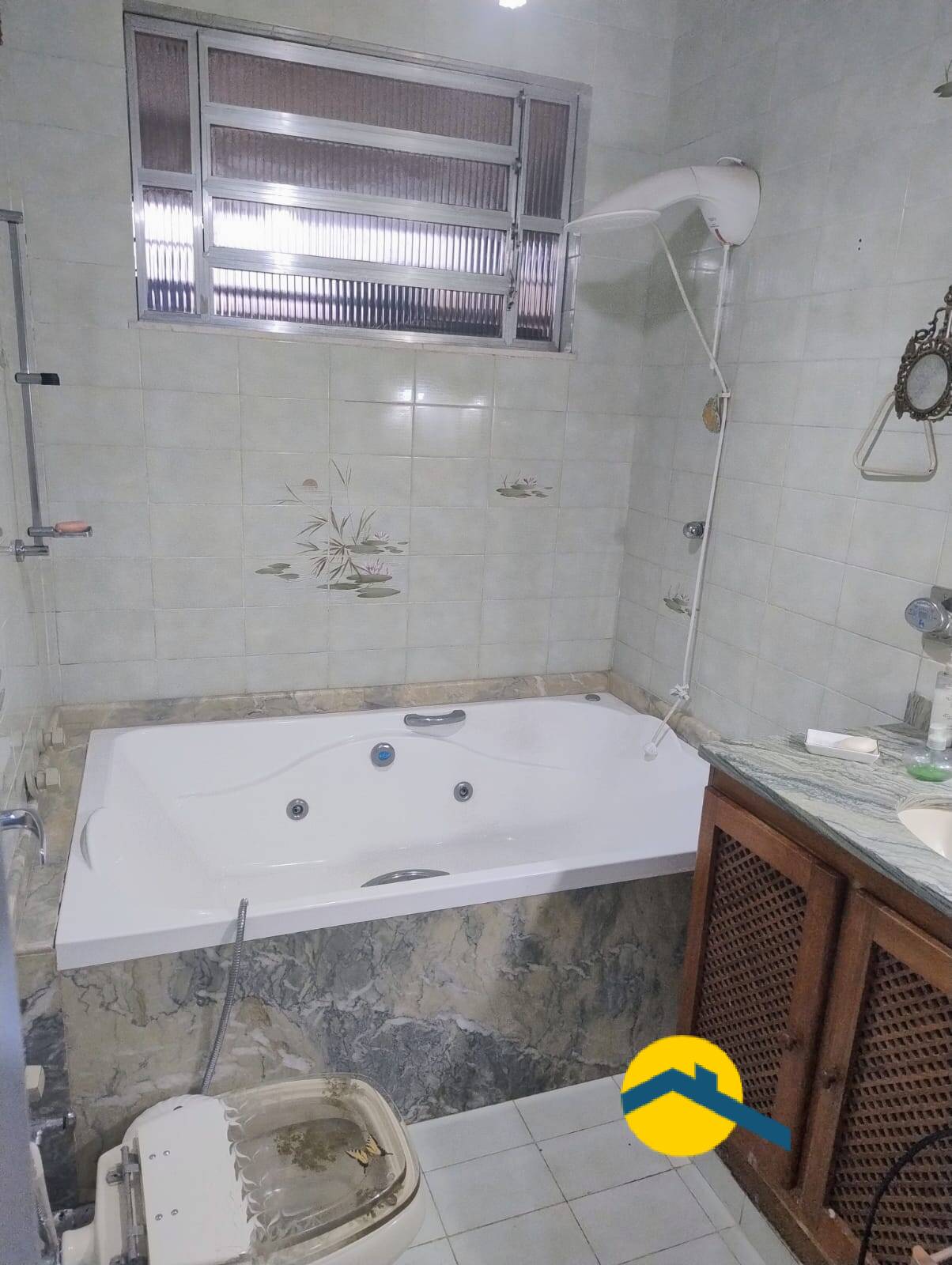 Casa à venda e aluguel com 8 quartos, 270m² - Foto 10