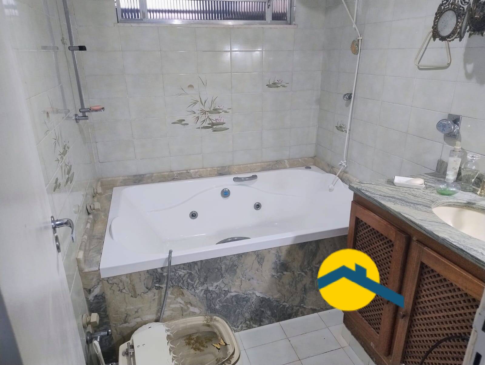 Casa à venda e aluguel com 8 quartos, 270m² - Foto 11