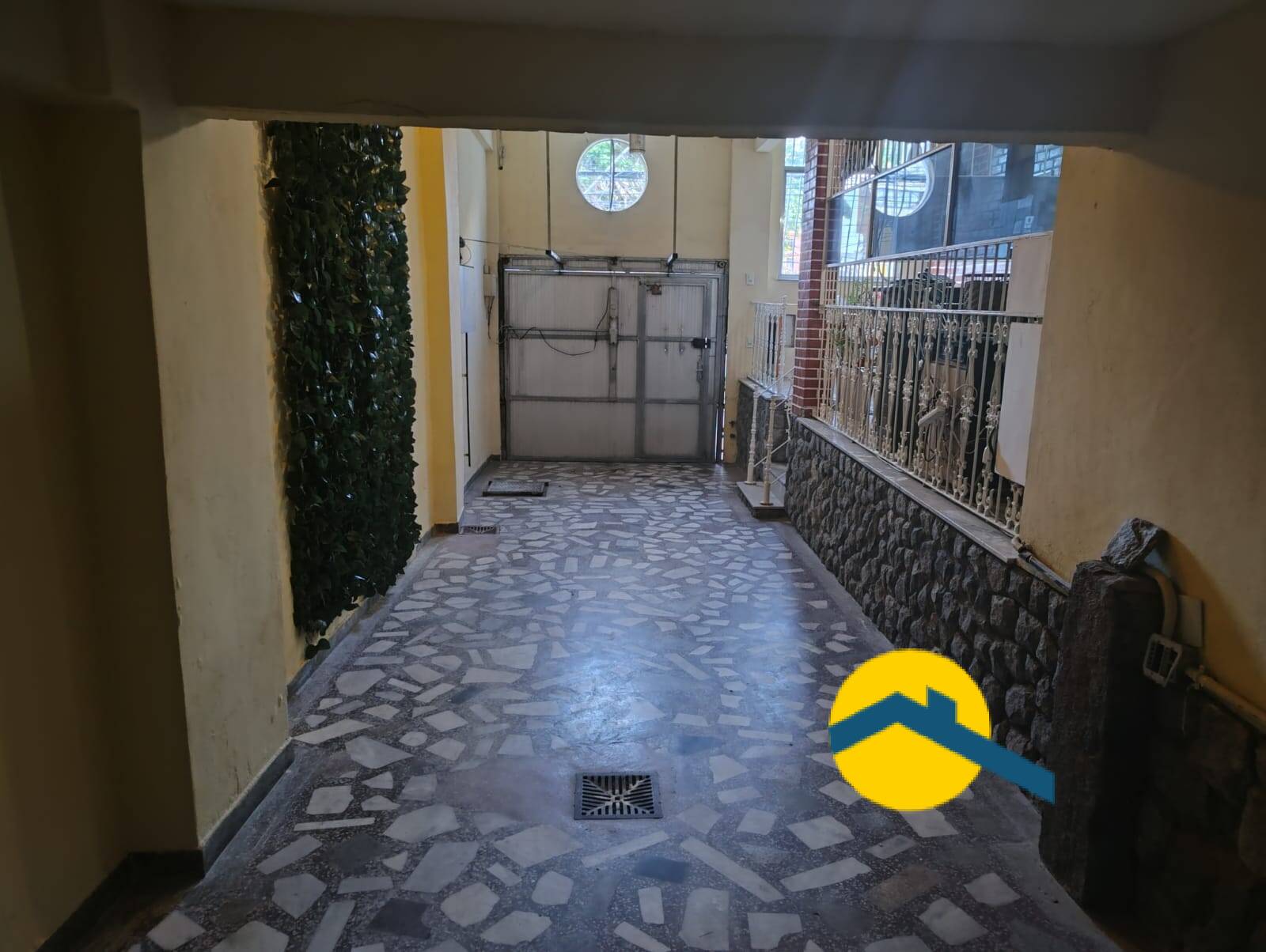 Casa à venda e aluguel com 8 quartos, 270m² - Foto 27