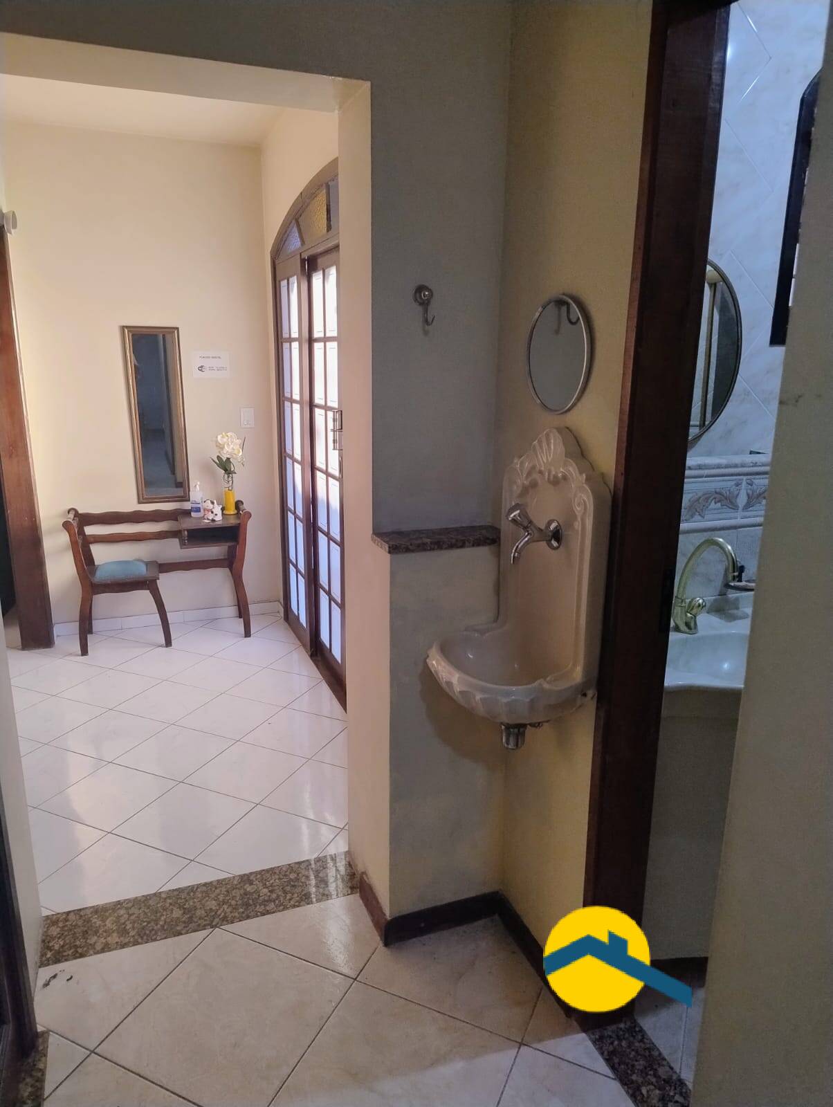 Casa à venda e aluguel com 8 quartos, 270m² - Foto 43