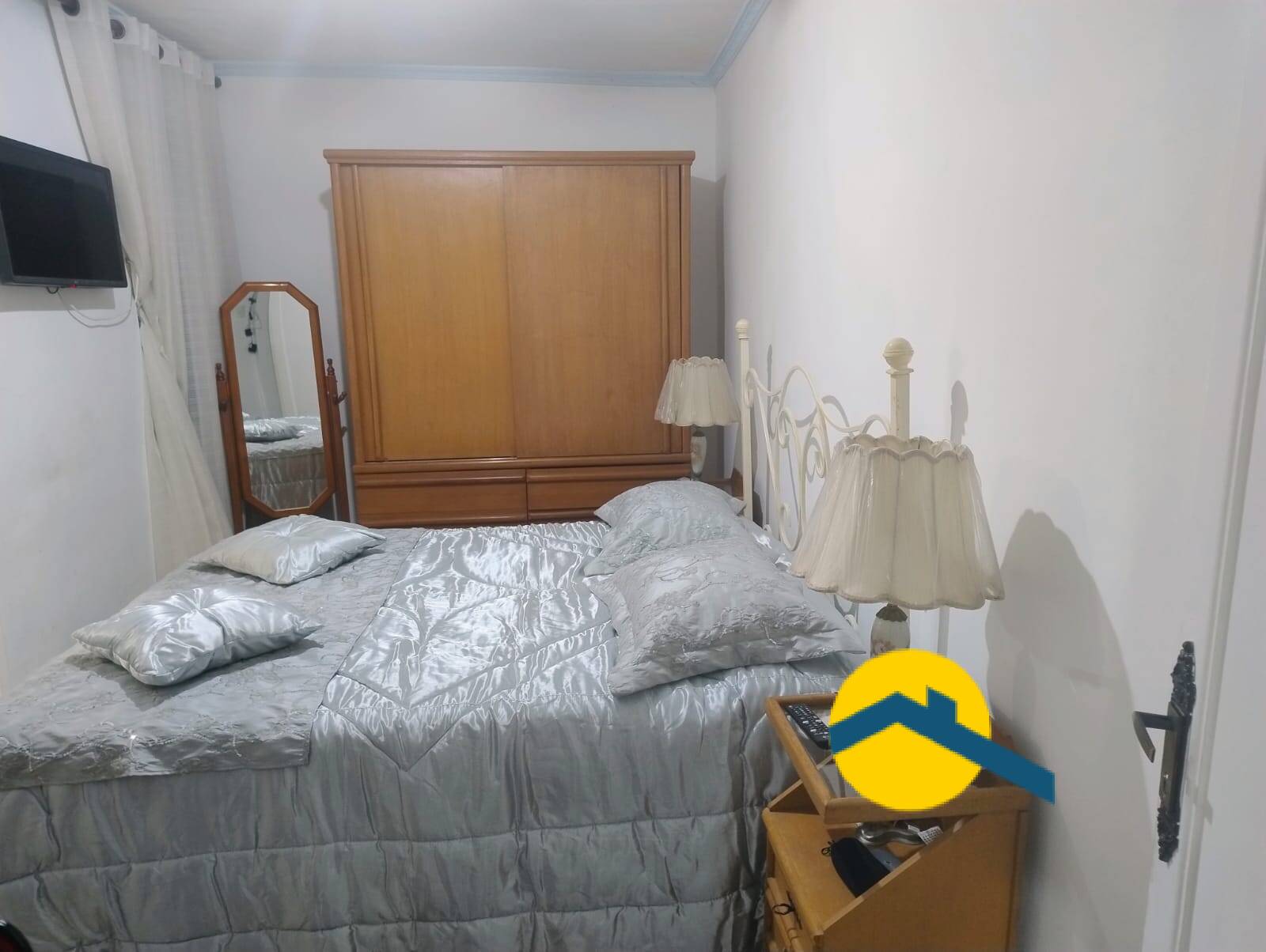 Casa à venda e aluguel com 8 quartos, 270m² - Foto 9