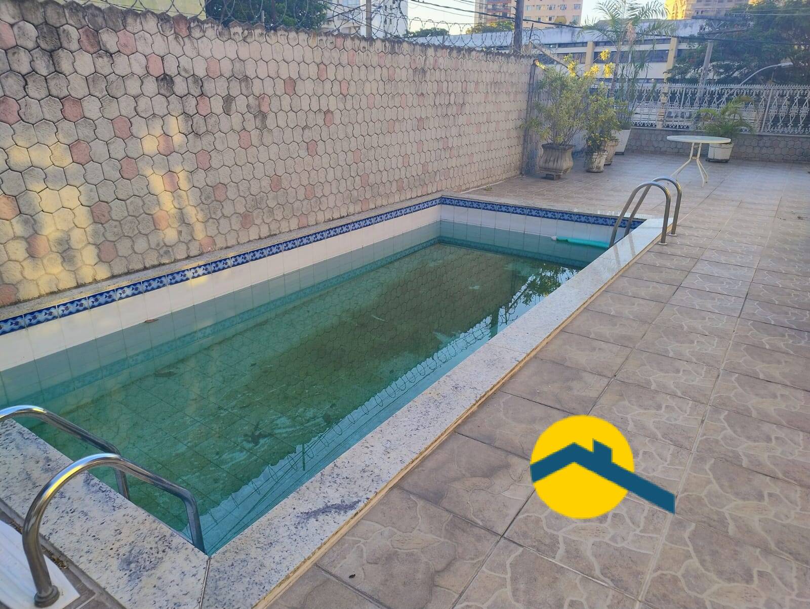 Casa à venda e aluguel com 8 quartos, 270m² - Foto 34