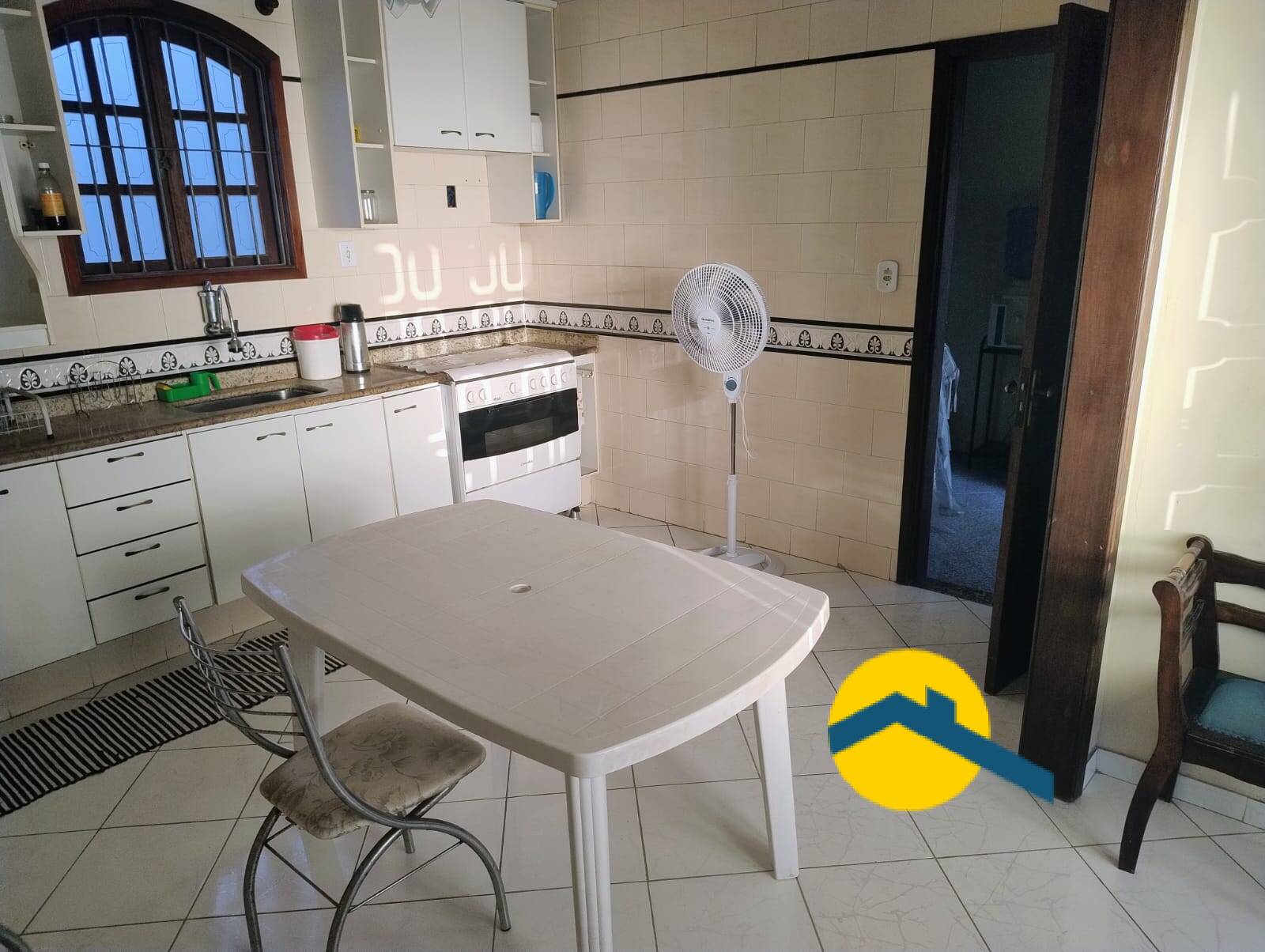 Casa à venda e aluguel com 8 quartos, 270m² - Foto 49