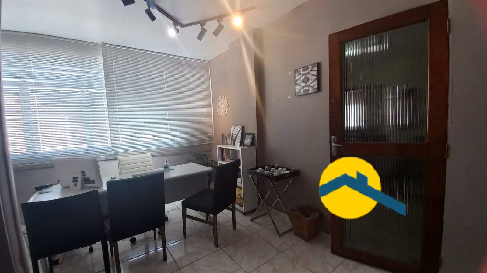 Sala comrcial vazia à venda no Centro - São Gonçalo - Rio de janeiro