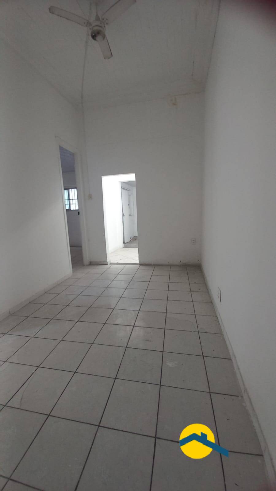 Casa de vila vazia a venda no Cento - Niterói - Rio de Janeiro