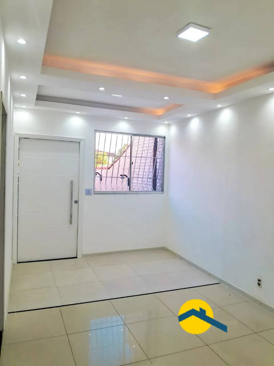 Casa à venda com 3 quartos, 76m² - Foto 2