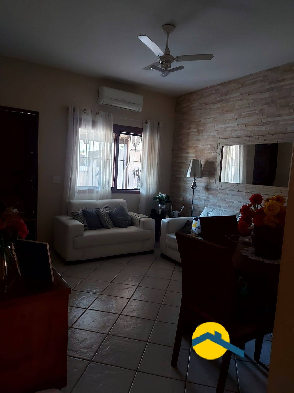 Casa à venda com 2 quartos, 78m² - Foto 2