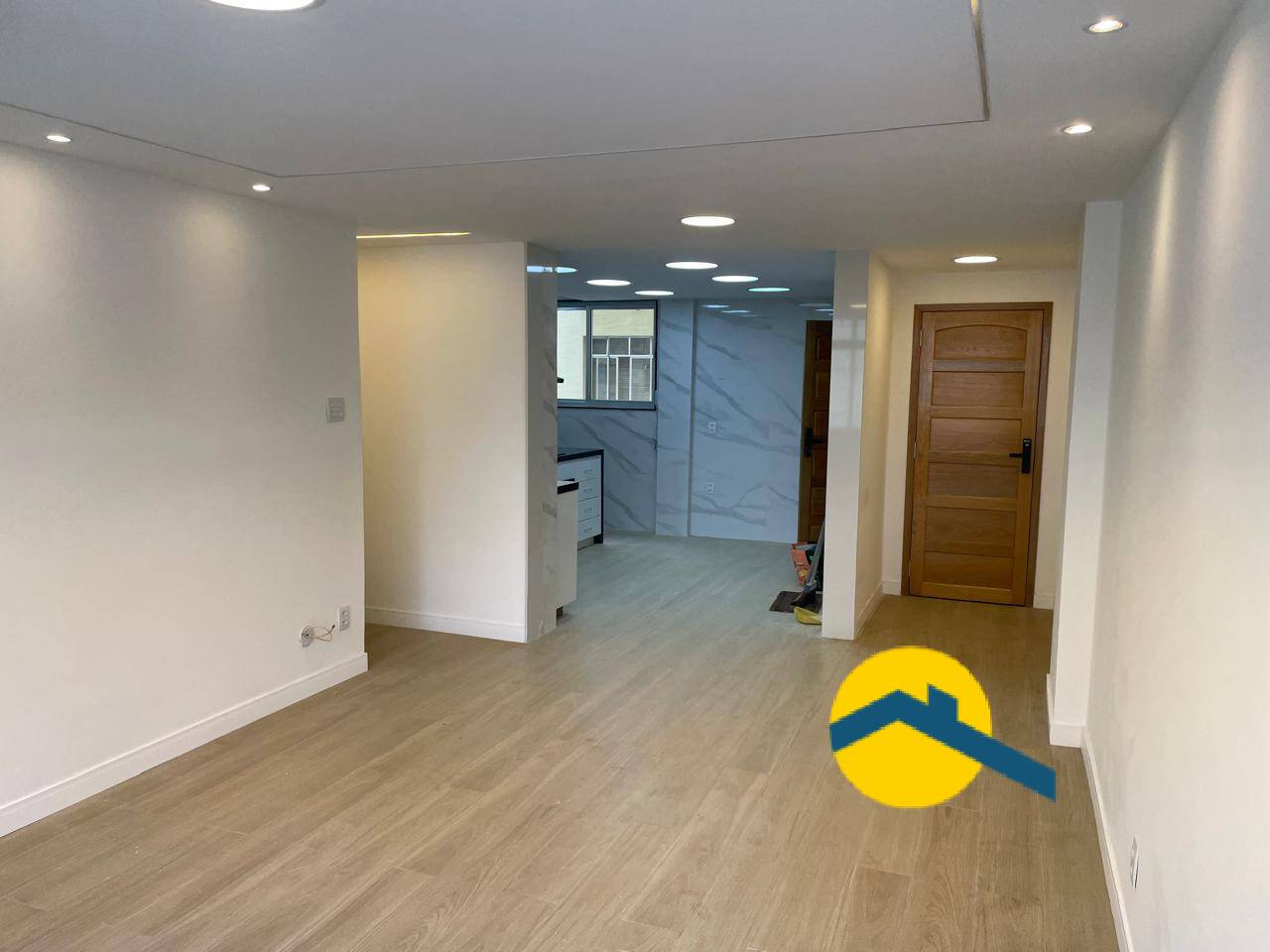 Apartamento à venda com 3 quartos, 110m² - Foto 2