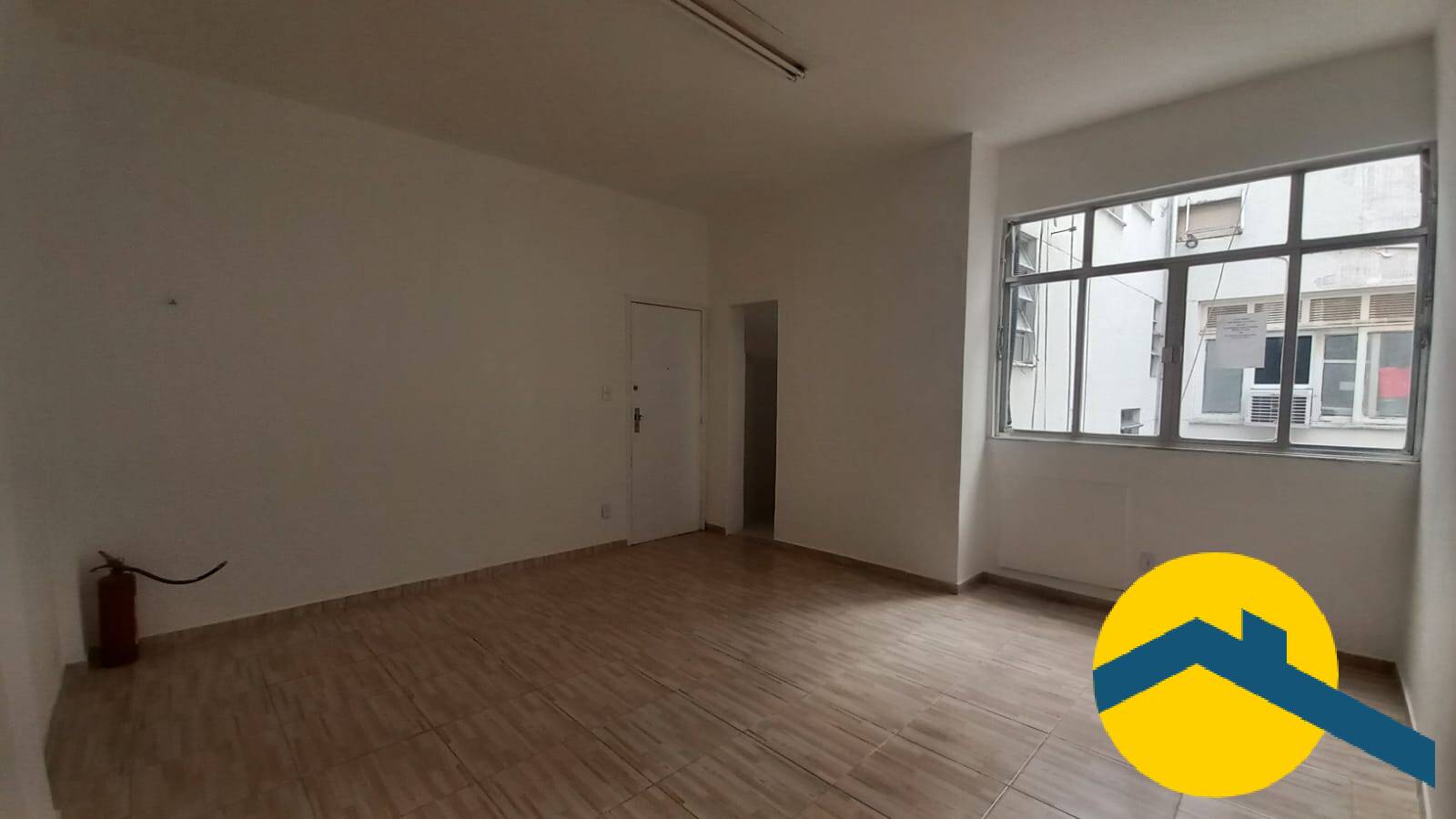 Sala comercial vazia a venda no Centro - Niterói - Rio de janeiro