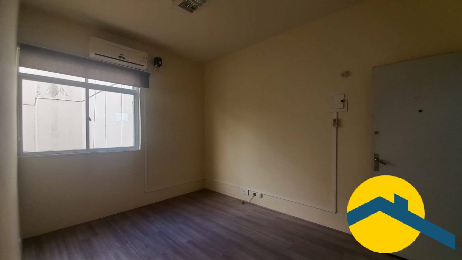 Sala comercial vazia a venda no Centro - Niterói - Rio de janeiro