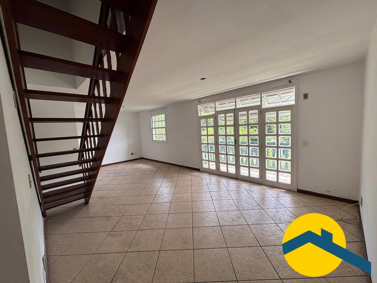 Apartamento duplex vazio para venda no Centro - Niterói - Rio de Janeiro